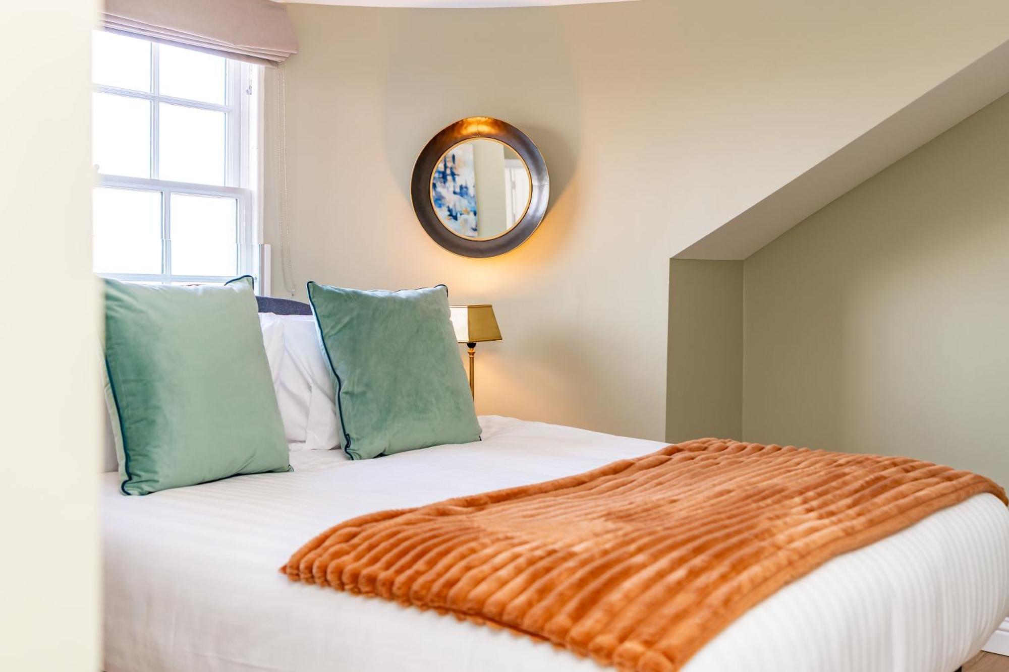 Dragon Suites Luxury Apartments At 9 Albyn Place Edimburgo Exterior foto