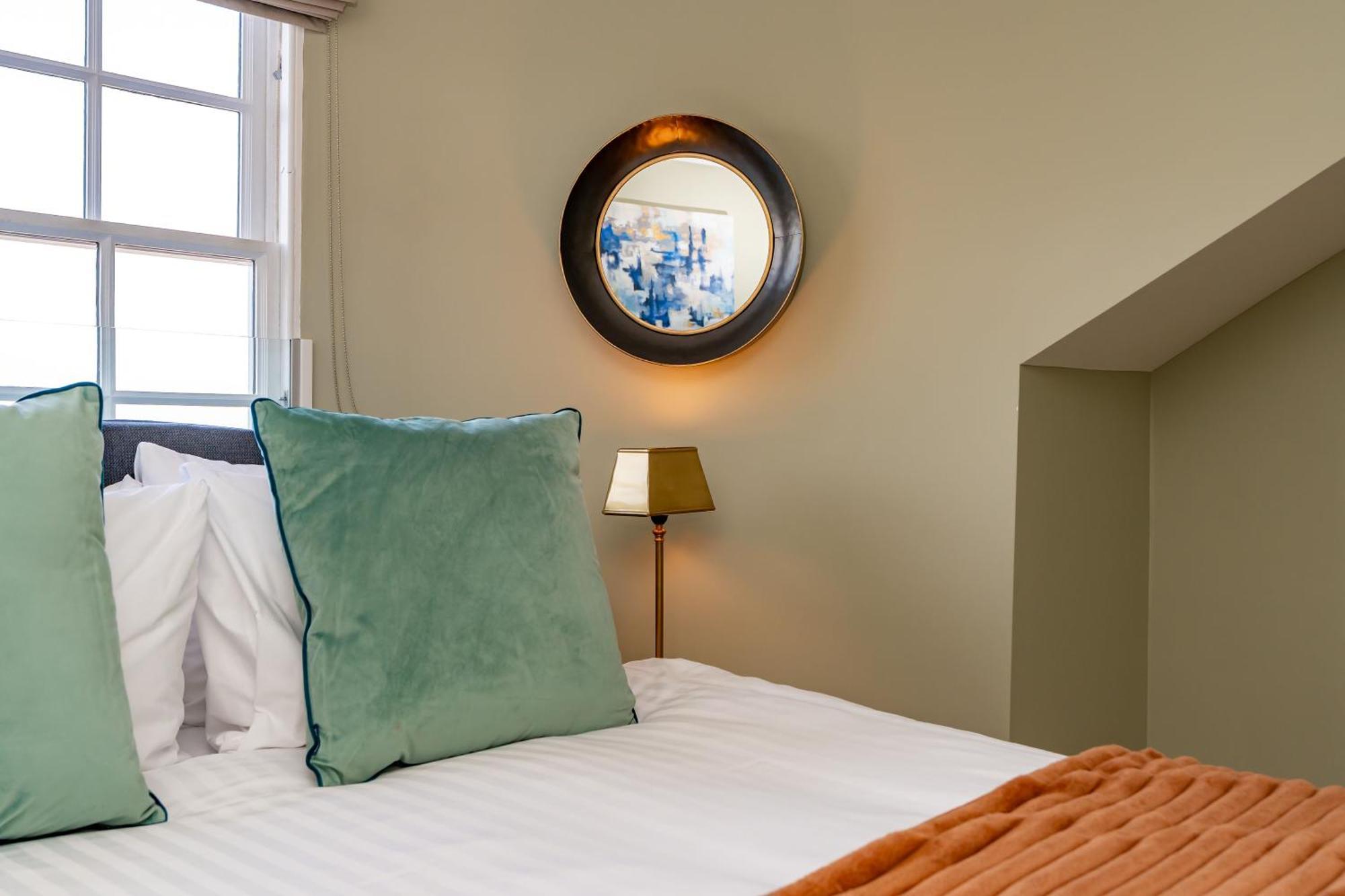 Dragon Suites Luxury Apartments At 9 Albyn Place Edimburgo Exterior foto